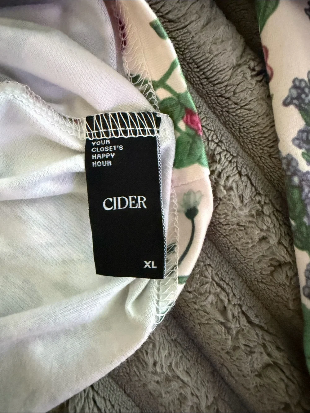 Cider Floral Long-Sleeve Women's Top in Cream and Multicolor - Picture 3 of 3